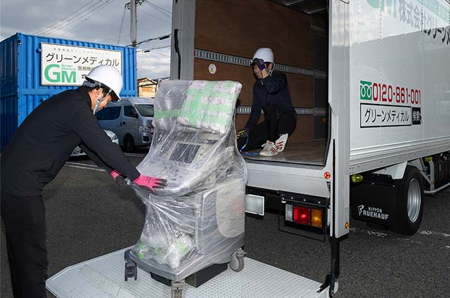 All medical equipment is expertly handled by our seasoned engineers and drivers.