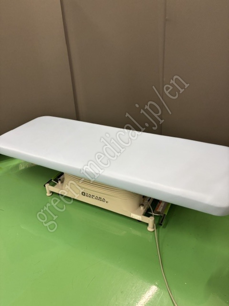 1.〇電動診察台