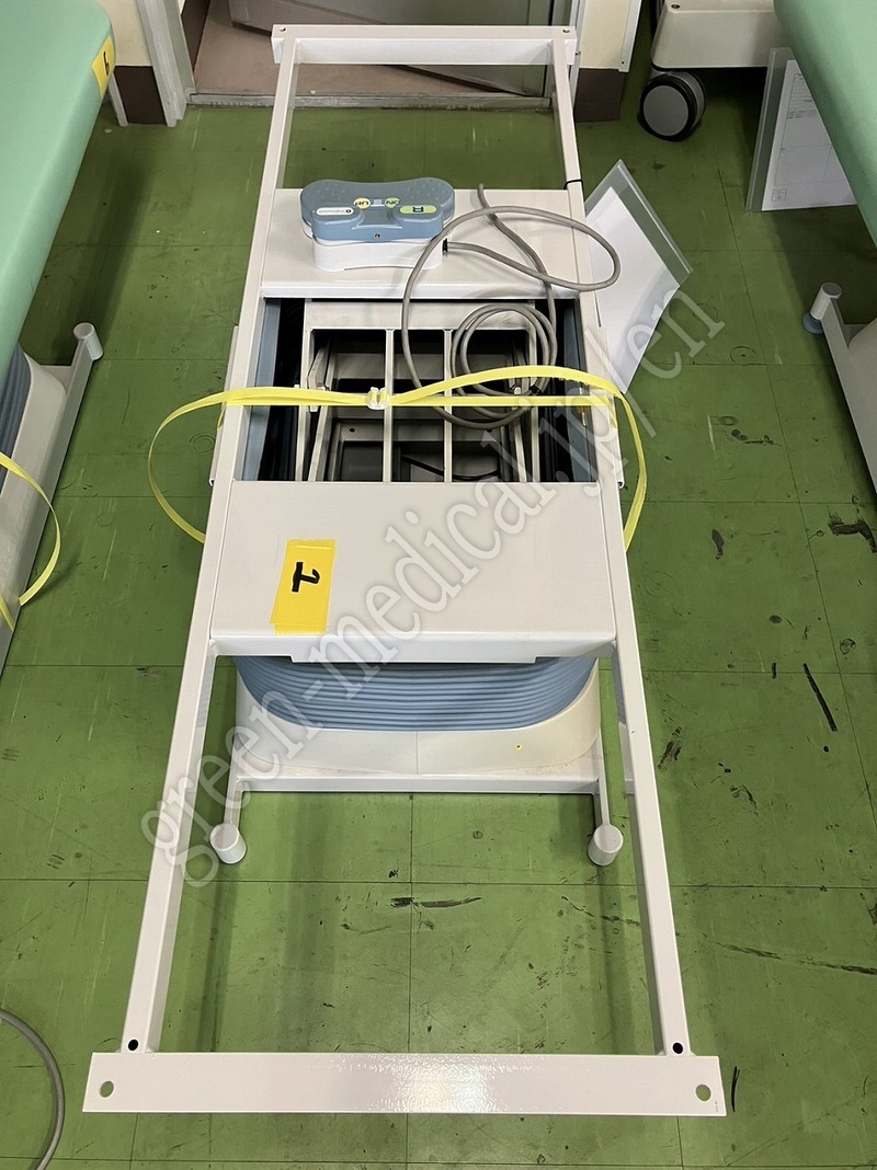 16.〇電動診察台