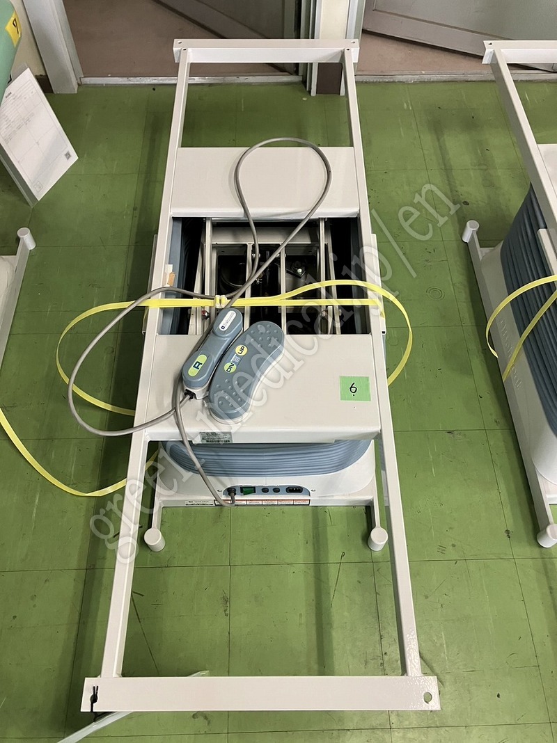 16.〇電動診察台