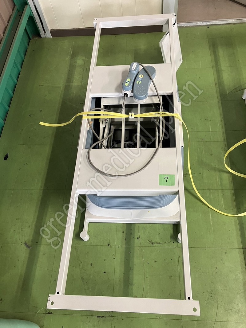 16.〇電動診察台