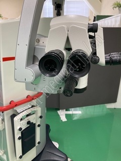 Leica Ophthalmic Surgical Microscope