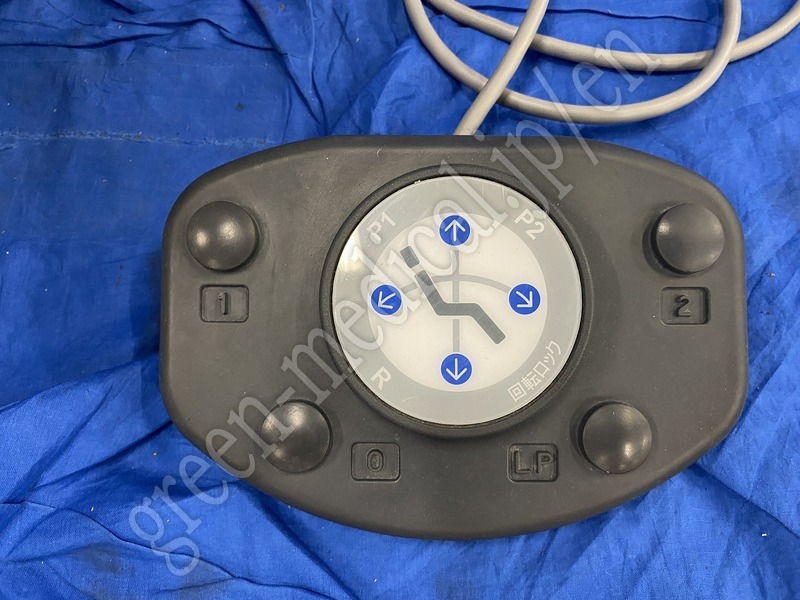 8.〇椅子型電動診察台